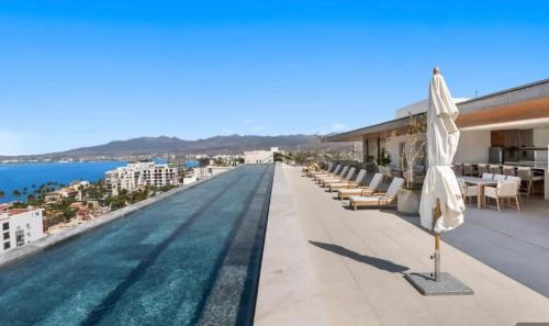 Lux Oceana 2BR 3BA Rooftop Pool Ocean Views