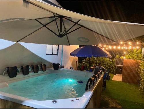 Casa de Lujo with sun pool in Carmen de Apicala