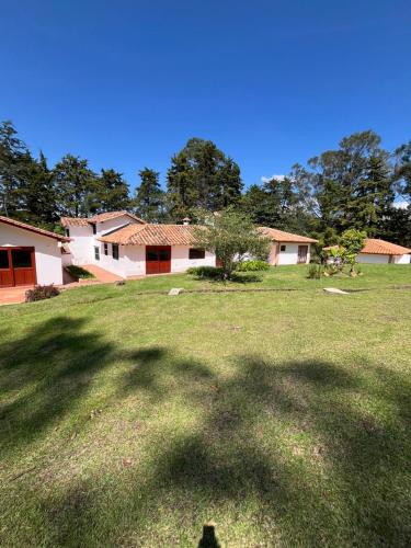 El Refugio Private Country House - Villa de Leyva - image 3
