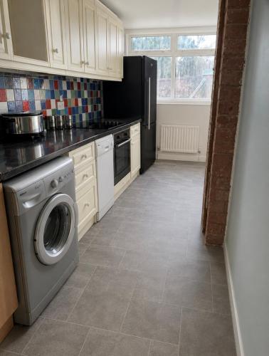 Home From Home - Close To M6 - Sutton Coldfield