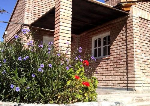 2 bedrooms, 6 beds