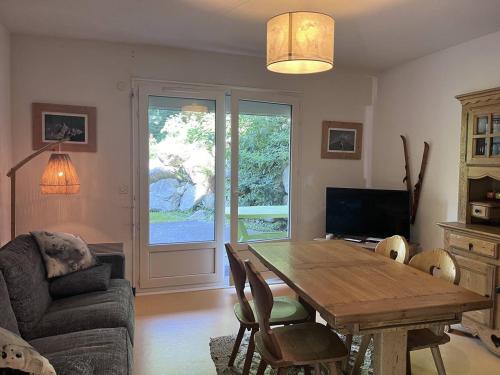 Charmant appartement à Cauterets avec terrasse et parking privé - FR-1-812-27