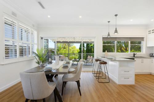 Cosy 3 bedrooms Lane Cove 10 Mins to Sydney CBD in Hunters Hill
