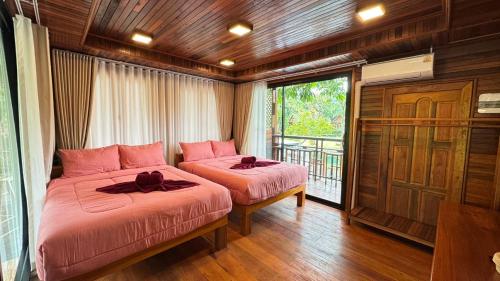 ธารคีรี รีสอร์ต สวนน้ำกำนัน in Ban Nai Sa