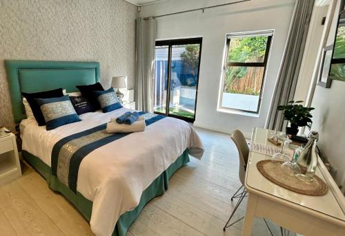 OCEAN BREEZE SUNSET BEACH - Boutique Guesthouse - Cape Town Room Type - Executive Studio