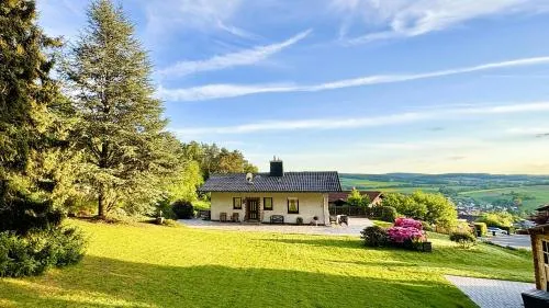 Vintage Ferienhaus mit Außensauna direkt am Wald inklusive riesigem Garten für bis zu 7 Personen AUF DEM HEIDCHEN in Knüllwald, Deutschland