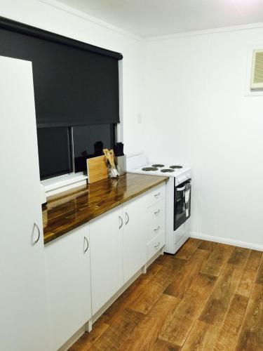virtuve, Cottage on Cork Steadman Cottage in Vintona (QLD)