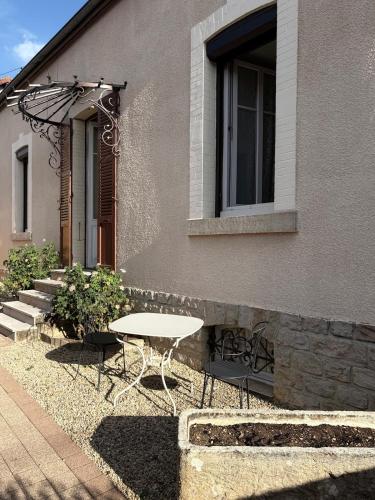 Le Clos de Hoin - Maison Montchapet, private parking
