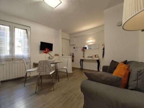 GuestHost - Ponte Vecchio & Boboli Modern Apartment - image 4