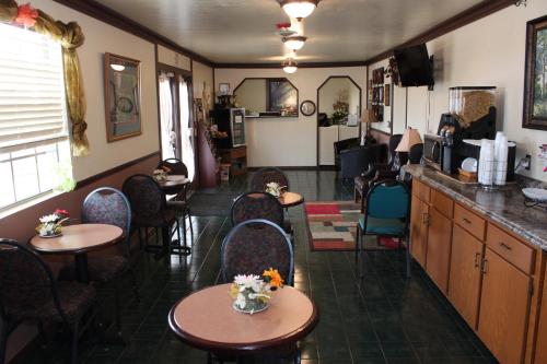Regency Inn Eureka Springs - 로비