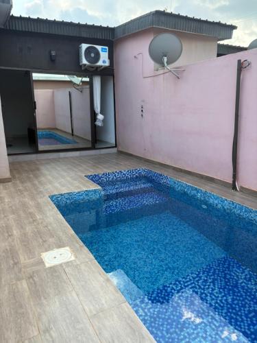 Casa résidences (Casa residences) in บูอาเก้