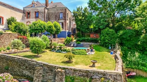 Propriété familiale les pieds dans l'eau Gîte du Vieux Château - Location, gîte - Ombrée-d'Anjou
