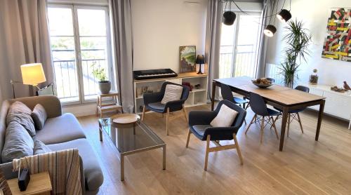 Duplex Apartment - 2 bedrooms - 2 bathrooms & parking
