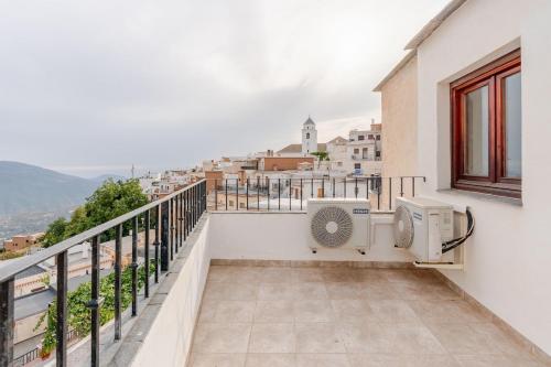 Casa corasol, a cozy, comfy, 2BR house- panoramic view and rooftop in Carataunas