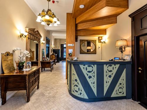 Hotel Regal 1880 - Boutique Hotel Parcul Central  in กลางเมืองซินายา