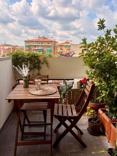 Green Balcony Apartment in Navigli