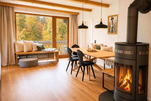 Die Watzmannsuite - Familienfreundliche Ferienwohnung in historischer Villa mit Kamin, Infrarotsauna, Balkon, Garten, nur 10 Gehminuten ins Zentrum von Berchtesgaden