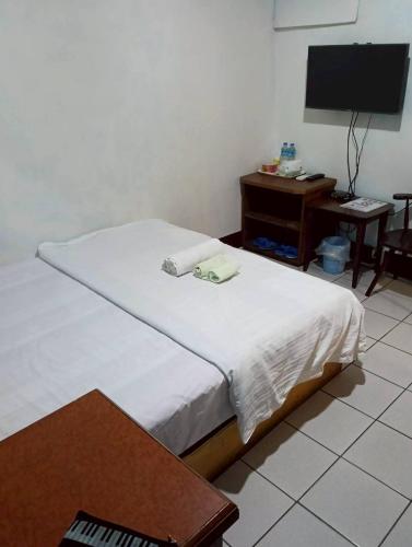 PHOENIX Hotel 鳳梧旅社 near Guangfu Sugar Factory