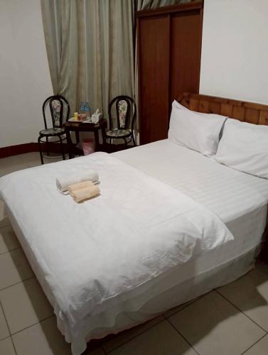 PHOENIX Hotel 鳳梧旅社 near Guangfu Sugar Factory
