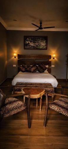 1 king bed, 1 twin bed