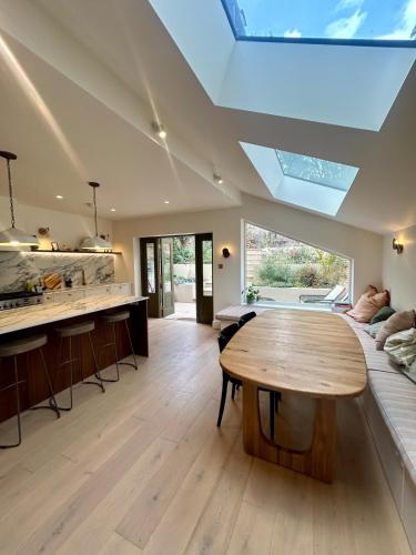 Luxury Chiswick 3BR - Near Kew Gardens and Thames