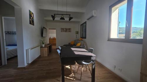 Létesítmények, Maison avec piscine, vue sur montagne, pour famille, randonneurs et curistes in La Javie