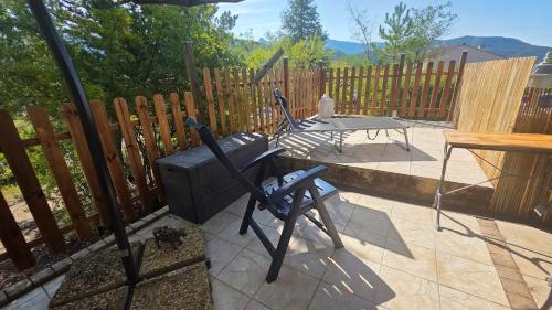 A környék, Maison avec piscine, vue sur montagne, pour famille, randonneurs et curistes in La Javie