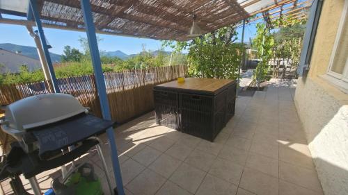 A környék, Maison avec piscine, vue sur montagne, pour famille, randonneurs et curistes in La Javie