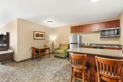 köök, Medallion Inn & Suites in Arlington (WA)