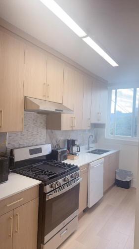 Entire 2 Bedroom condo in White Rock, Canada in White Rock (BC)