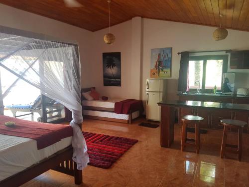 Tropical Beach House Hikkaduwa - image 2
