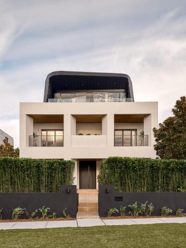 Rhapsody, Sydney Harbour by Cobbold and Co in Watsons Bay