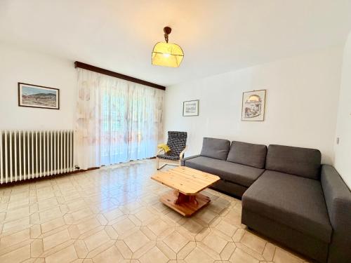 3-Bedroom Pecol Apartment - Ski and Mountain View