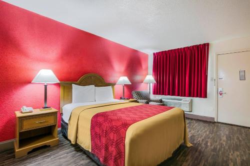 . Econo Lodge & Suites Brinkley