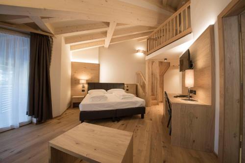 Monroc Hotel Room Type - Large Double or Twin Room