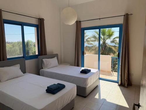 Seafront Villa with Private Pool in เปเยีย