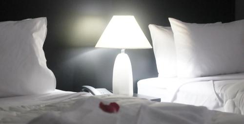 Standard Twin Room image 4