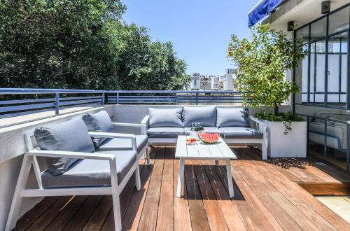 Spacious 3BR Penthouse w Rooftop 7 min from Beach