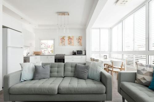 Heart of Tel-Aviv Spacious Stay by Sea N Rent - image 3