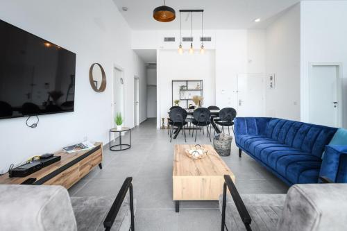 Modern 4BR Garden Apartment with Private Balcony in Nahariya