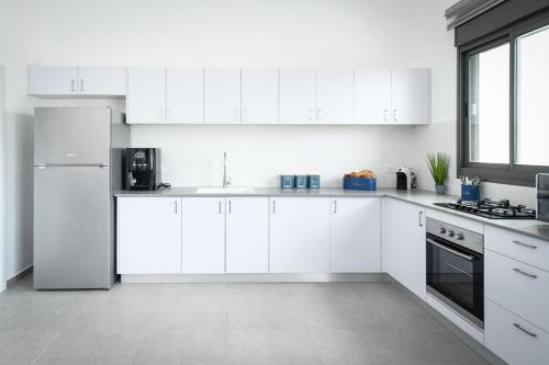 Modern 4BR Garden Apartment with Private Balcony in Nahariya
