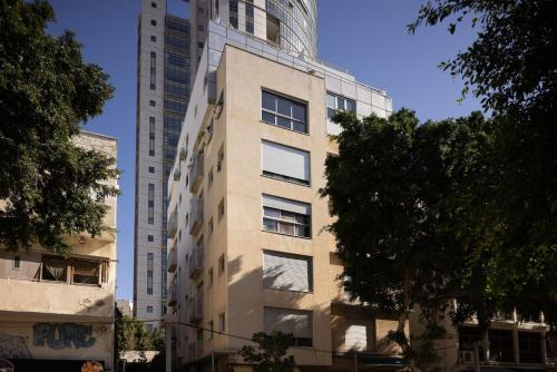 Mamad Charming 1BR Apt with Balcony with Mamad
