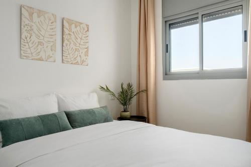 Mamad Sea View Penthouse Near the Beach - image 4
