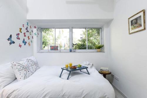 Tranquil Garden Retreat - image 2