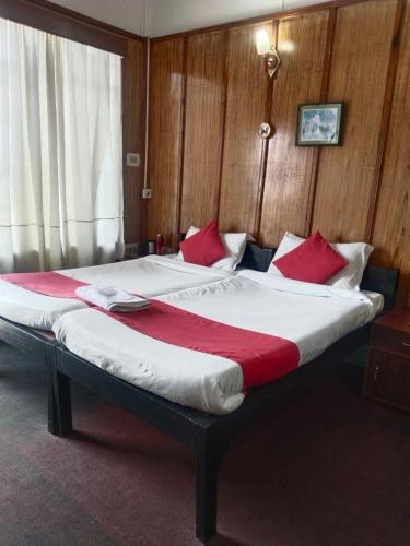 2 twin beds