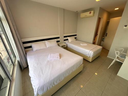 Swing & Pillows - Lea Guest House & Cafe, Port Dickson Room Type - Deluxe Triple Room