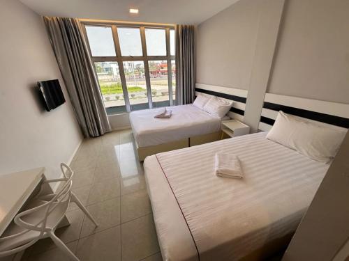 Swing & Pillows - Lea Guest House & Cafe, Port Dickson in Port Dickson