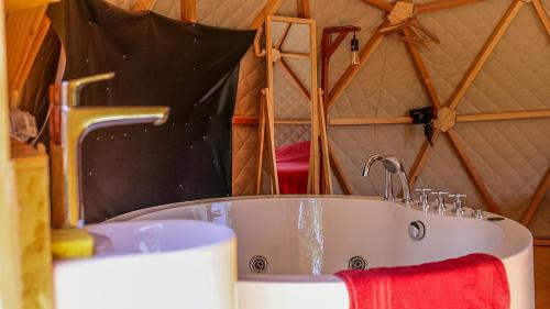 Dôme Bulle Climatisé Balnéothérapie (Dome Bulle Climatise Balneotherapie) in L'Escarène