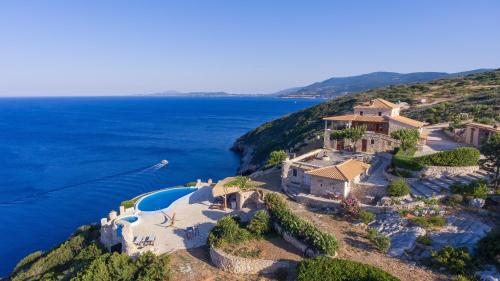 Blue Caves Villas - exceptional Villas with private pools direct access to the sea - Accommodation - Korithion