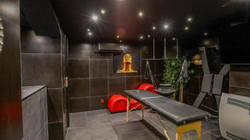 Masszázs, Love Room- Jacuzzi XXL- Climatisé- Table massage Accessoires (Love Room- Jacuzzi XXL- Climatise- Table massage Accessoires) in L'Escarène